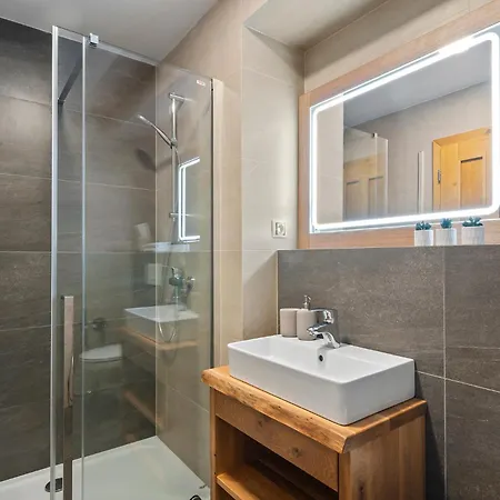 Spindl Self Check-in & Sauna Apartahotel 4*