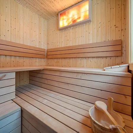 Ξενοδοχείο με διαμερίσματα Spindl Self Check-in & Sauna 4*